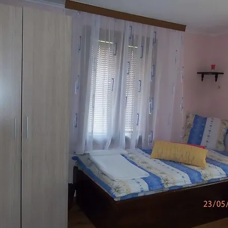 Branimirovata House Pensiune Aprilți